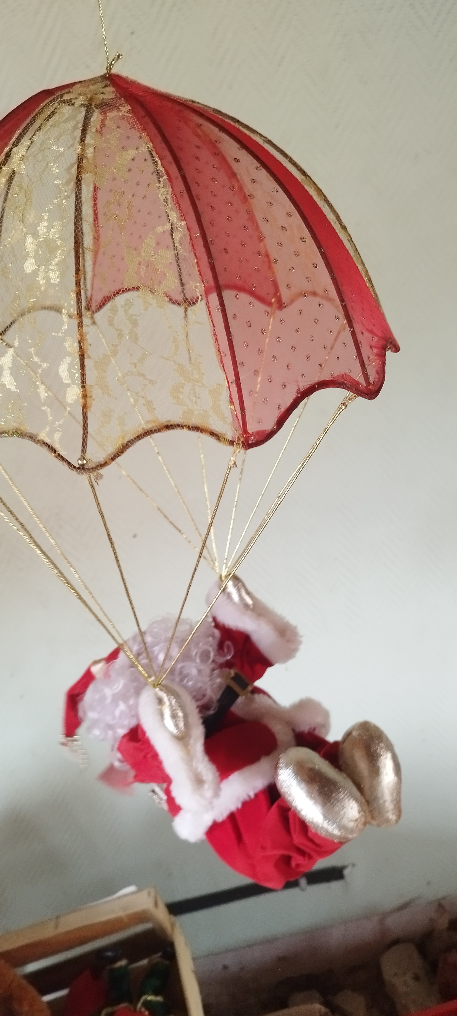 Pere noël parachute