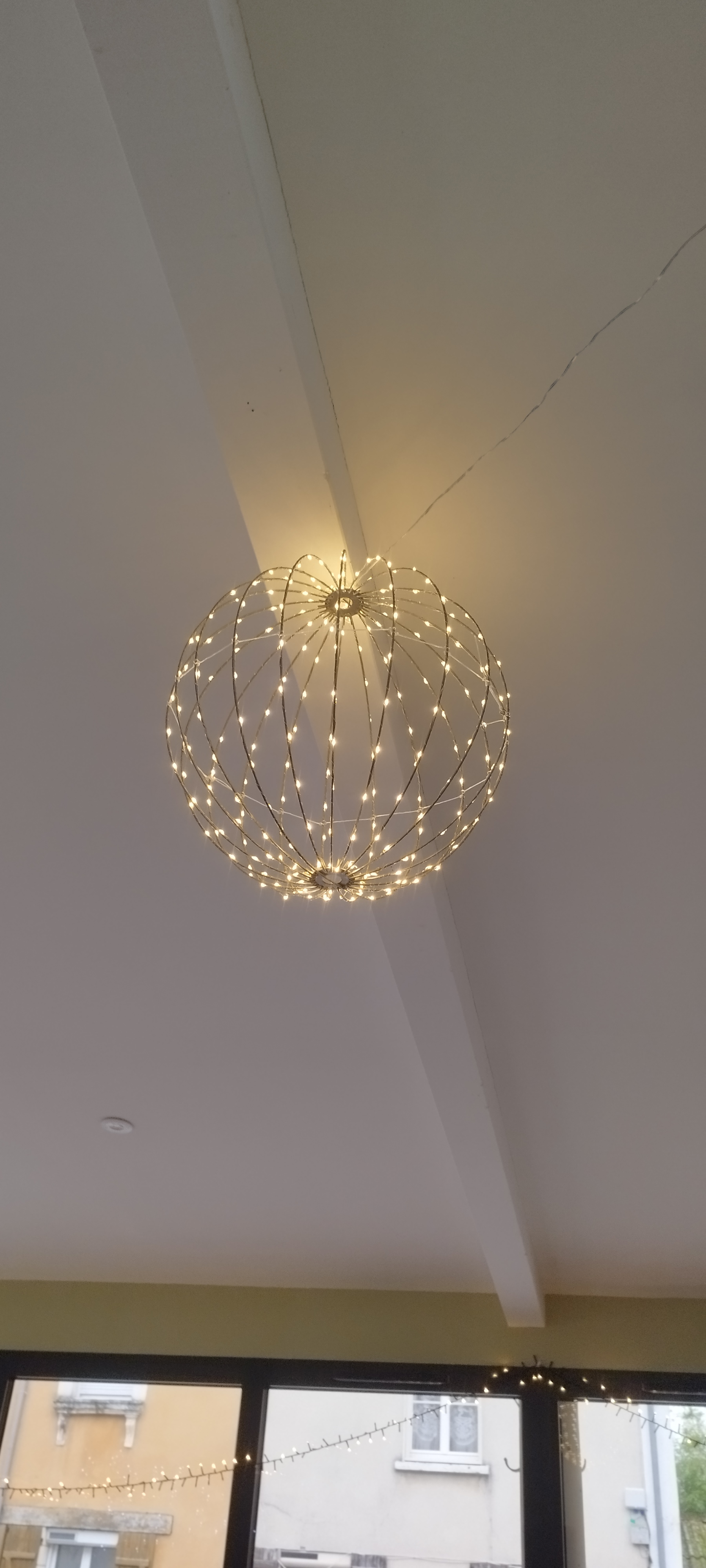sphère lumineuse suspendable